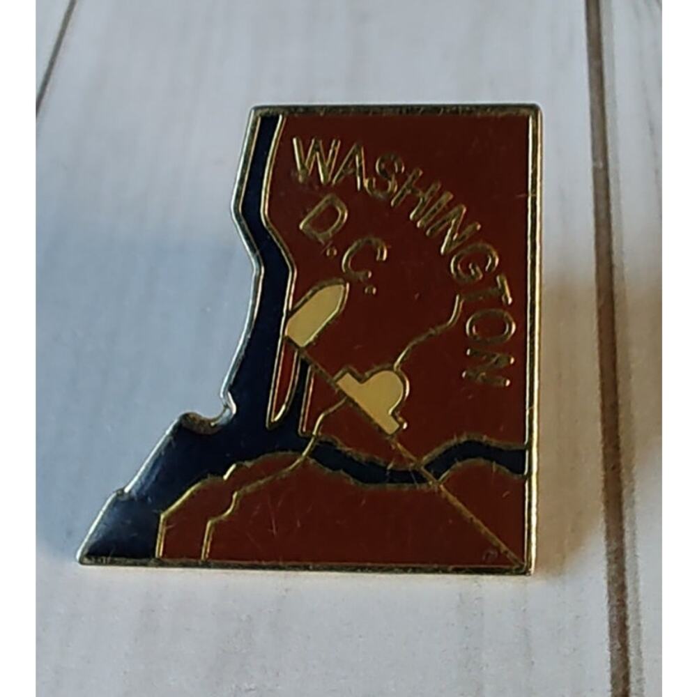 Washington DC District Shaped Pin Souvenir Travel Hat Lapel Collectible